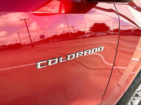 Used 2023 Chevrolet Colorado LT RWD image 9