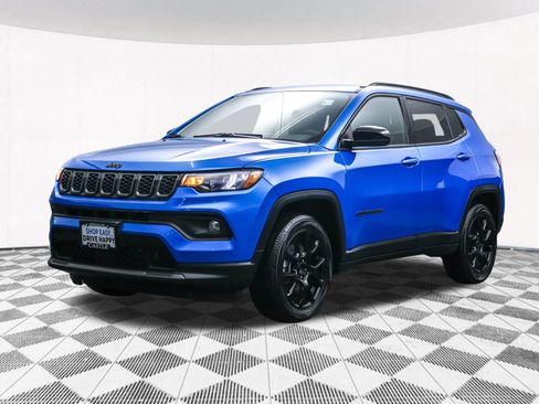 Used 2025 Jeep Compass Latitude w/ Altitude Special Edition image 10