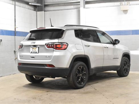 Used 2025 Jeep Compass Latitude AWD/4WD image 28
