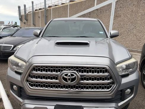 Used 2016 Toyota Tacoma TRD Sport w/ Towing Package image 4