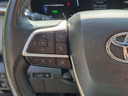 Used 2024 Toyota Sienna XLE w/ XLE Plus Package AWD/4WD image 19
