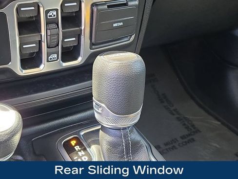 Used 2025 Jeep Gladiator Sport AWD/4WD image 13