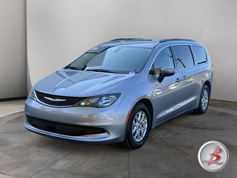 Used 2021 Chrysler Voyager Lxi image 3