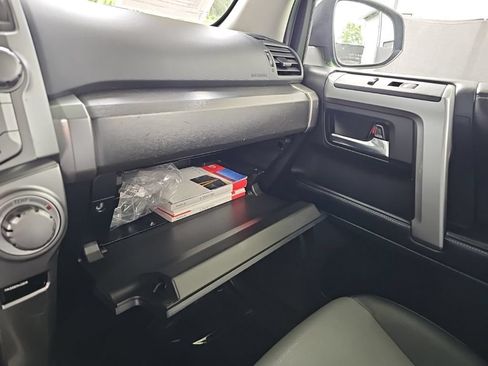Used 2016 Toyota 4Runner SR5 Premium AWD/4WD image 28