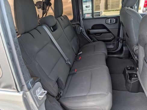 Used 2020 Jeep Wrangler Unlimited Sahara image 5