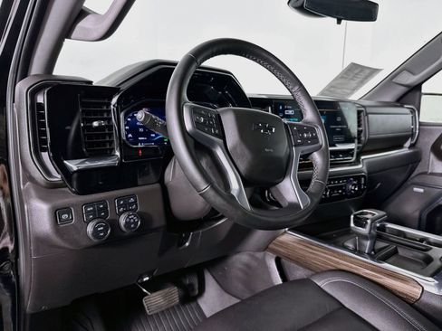 Used 2025 Chevrolet Silverado 1500 LT Trail Boss w/ LT Trail Boss Premium Package AWD/4WD image 9