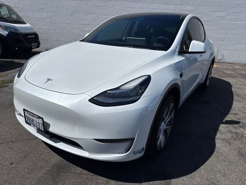 Used 2022 Tesla Model Y Long Range AWD/4WD image 1