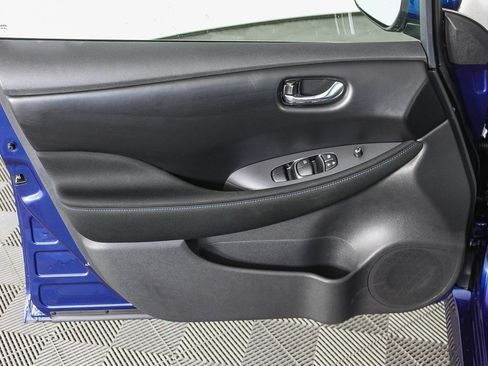 Certified 2025 Nissan Leaf S image 21