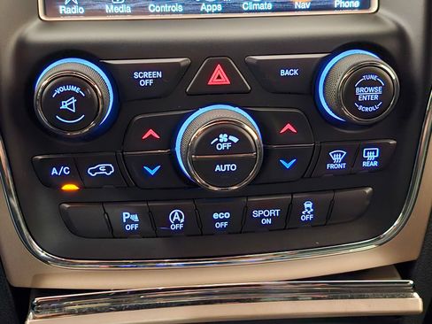 Used 2017 Jeep Grand Cherokee Limited AWD/4WD image 15