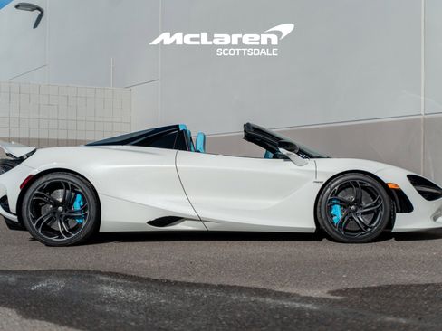Used 2026 McLaren 750S Spider RWD image 8