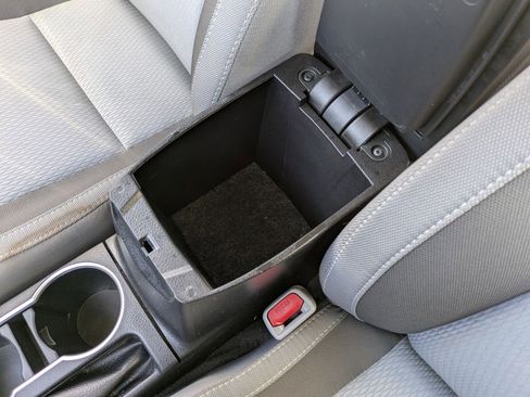 Used 2018 Toyota Corolla LE image 25