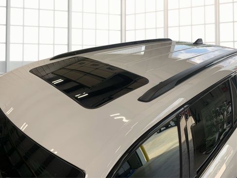 Used 2025 Jeep Grand Cherokee L Altitude AWD/4WD image 11