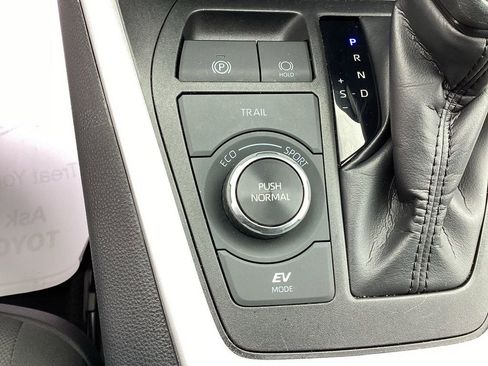 Used 2025 Toyota RAV4 XLE image 22