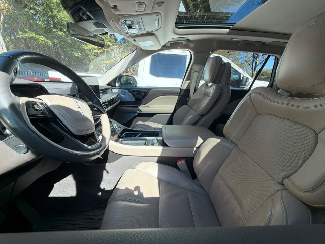 Used 2023 Lincoln Aviator Reserve w/ Equipment Group 201A RWD image 4