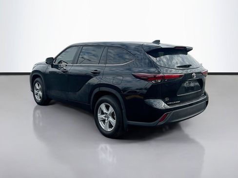 Used 2024 Toyota Highlander LE image 5