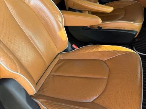 Used 2022 Chrysler Pacifica Pinnacle FWD image 8