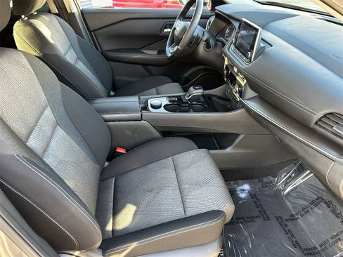 Certified 2025 Nissan Rogue SV image 9