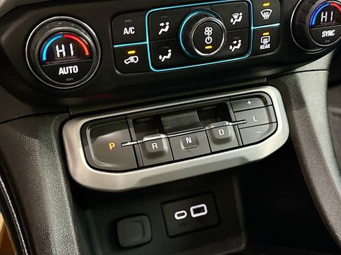 Used 2021 GMC Acadia SLE w/ Driver Convenience Package image 17