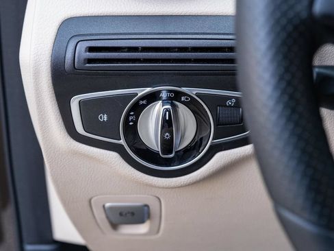 Used 2017 Mercedes-Benz GLC 300 4MATIC image 20
