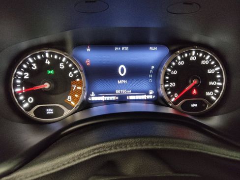 Used 2020 Jeep Renegade Trailhawk w/ Cold Weather Group image 23