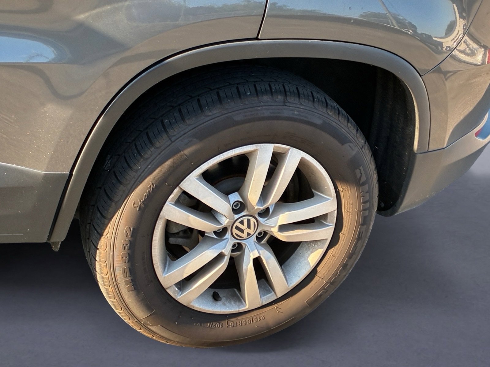 Used 2013 Volkswagen Tiguan S FWD image 6