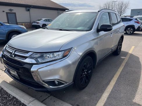 Used 2018 Mitsubishi Outlander LE image 3