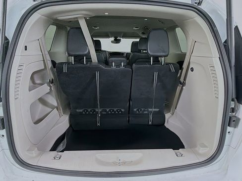 Used 2024 Chrysler Pacifica Touring-L image 29