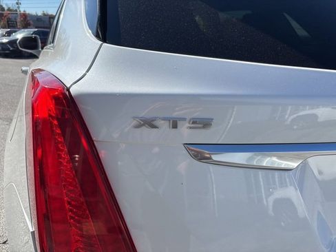 Used 2019 Cadillac XT5 Premium Luxury image 12