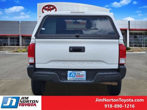 Used 2017 Toyota Tacoma SR RWD image 7