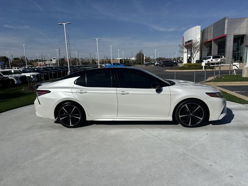 Used 2018 Toyota Camry XSE image 11