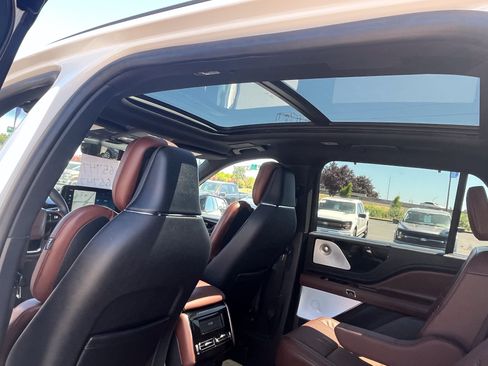 Used 2025 Lincoln Aviator Reserve w/ Luxury Package AWD/4WD image 13