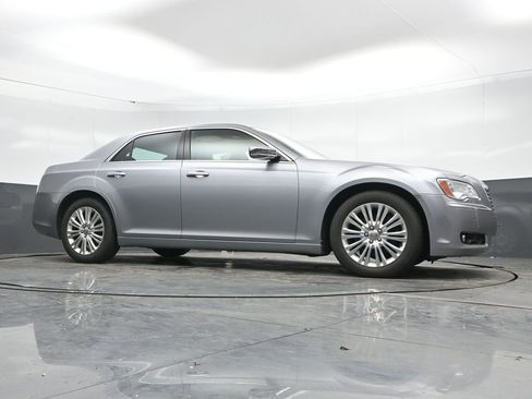 Used 2014 Chrysler 300 C w/ Light Group image 44