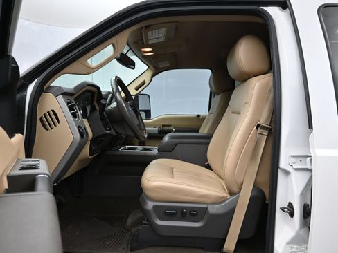 Used 2015 Ford F250 Lariat w/ Lariat Interior Package AWD/4WD image 9