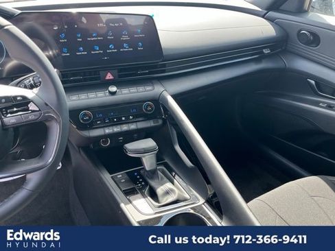 New 2025 Hyundai Elantra SEL image 16