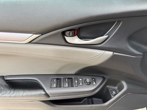 Used 2017 Honda Civic Touring image 14