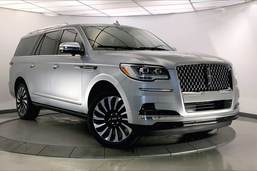 Used 2023 Lincoln Navigator L Black Label AWD/4WD image 32