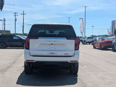 Used 2025 GMC Yukon Denali AWD/4WD image 4