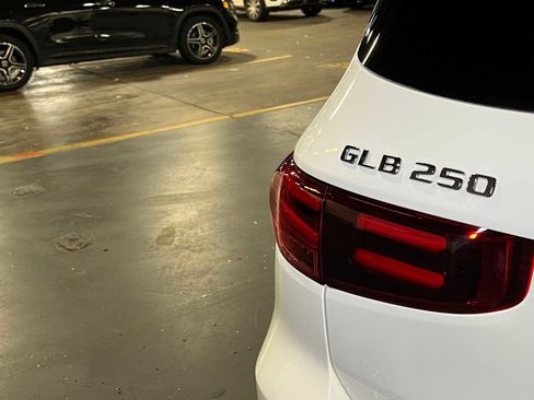 Certified 2025 Mercedes-Benz GLB 250 4MATIC image 15