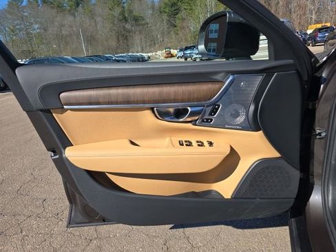 Certified 2025 Volvo V90 B6 Cross Country Ultra image 26