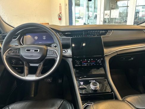 Used 2023 Jeep Grand Cherokee Limited w/ Luxury Tech Group II image 6