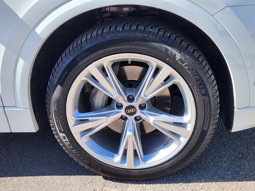 Used 2022 Audi Q8 Premium Plus AWD/4WD image 14