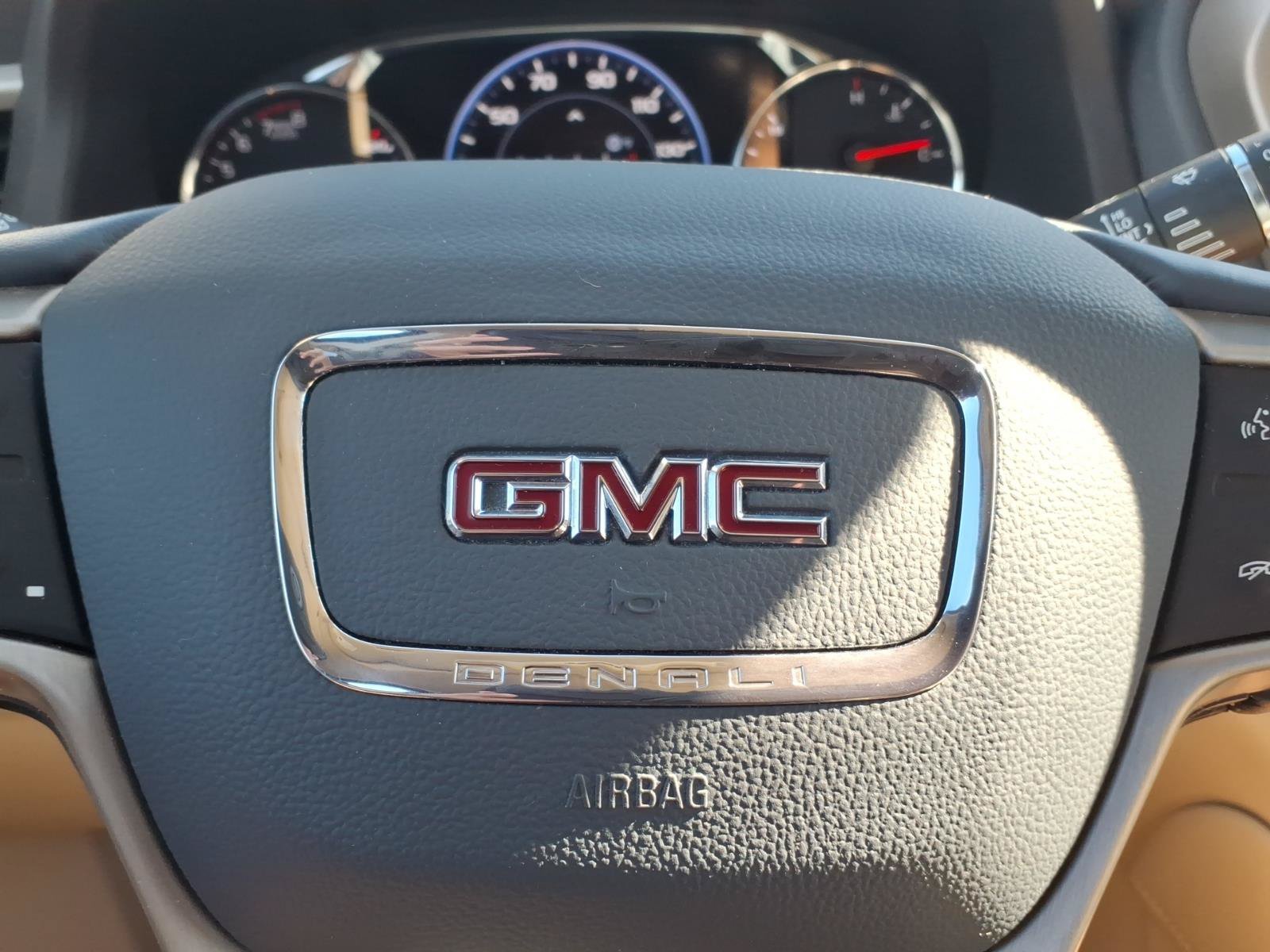 Used 2022 GMC Acadia Denali w/ Denali Ultimate Package AWD/4WD image 19