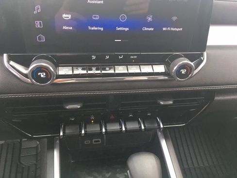 Used 2024 Chevrolet Colorado LT w/ LT Convenience Package image 25