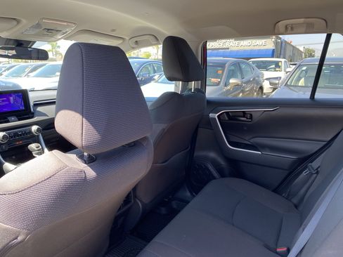 Used 2023 Toyota RAV4 LE AWD/4WD image 18