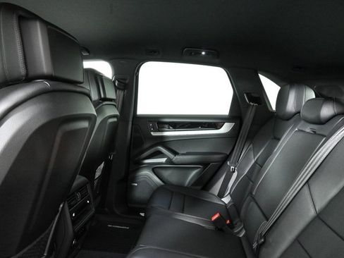 Used 2025 Porsche Cayenne image 24
