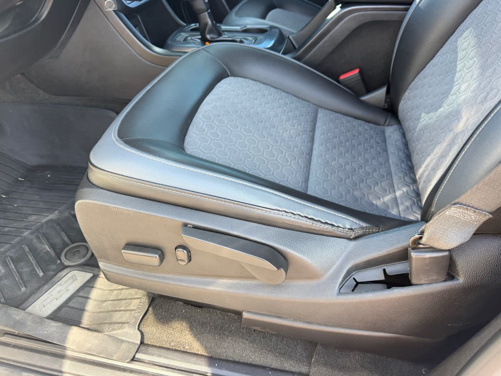 Used 2018 Chevrolet Colorado Z71 RWD image 15