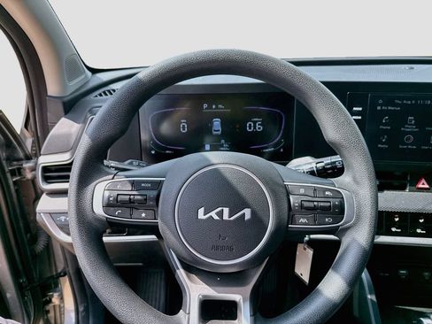 Used 2025 Kia Sportage LX FWD image 13