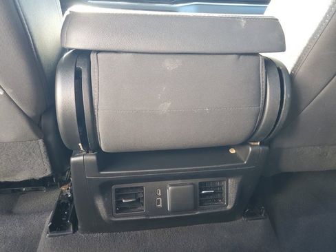 Used 2024 GMC Sierra 1500 SLE image 16