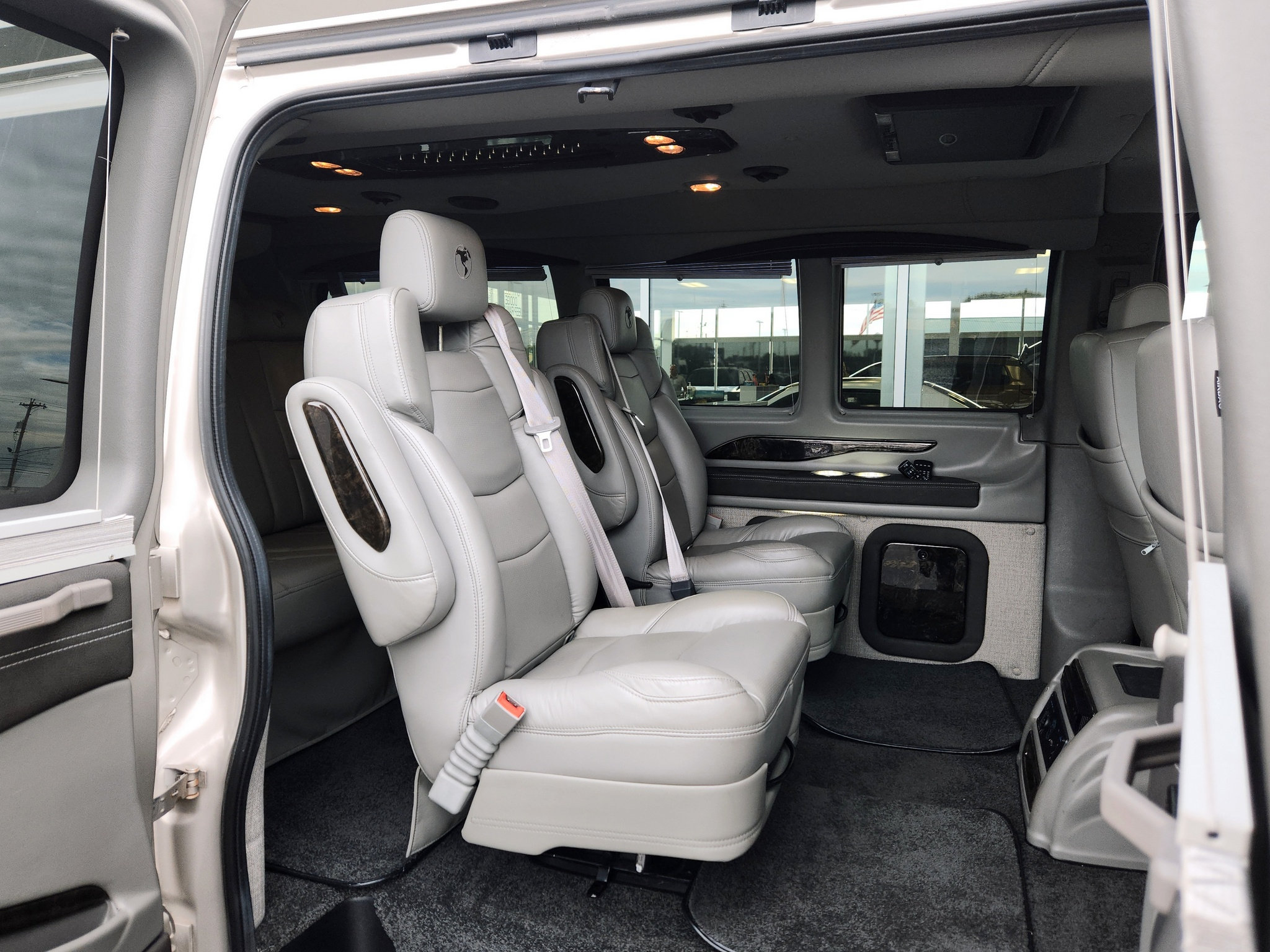 Used 2022 GMC Savana 2500 w/ Enhanced Convenience Package RWD image 39