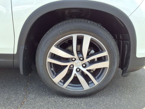 Used 2018 Honda Pilot Touring image 9